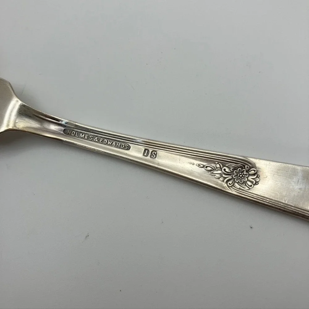 Vintage Flatware Oneidacraft Stainless Pierced Server & Holmes Edwards‎ IS Knife